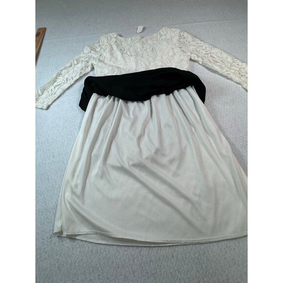 NWT Pixi + Ivy White and Black Dress with Lace Detailed Top Medium 3/4 Sleeve - Picture 9 of 16